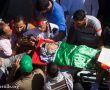 Les amis et la famille en deuil portent le corps de Orwa Hammad, américano-palestinien âgé de 14 ans abattu par un soldat israélien, à son enterrement dans le village de Silwad, le 26 Octobre 2014 - Photo : Oren Ziv/Activestills.org